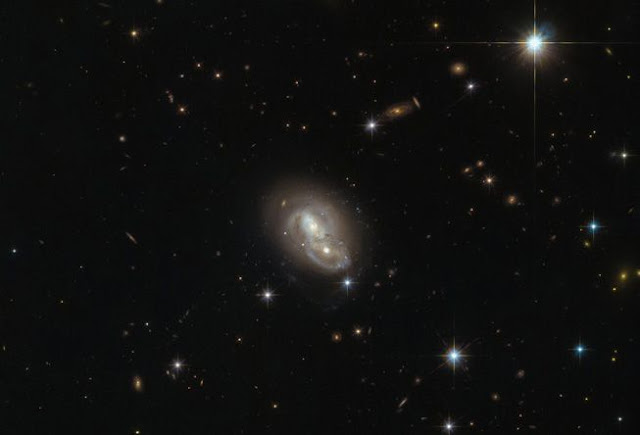 galaksi-iras-06076-2139-di-rasi-bintang-lepus-astronomi