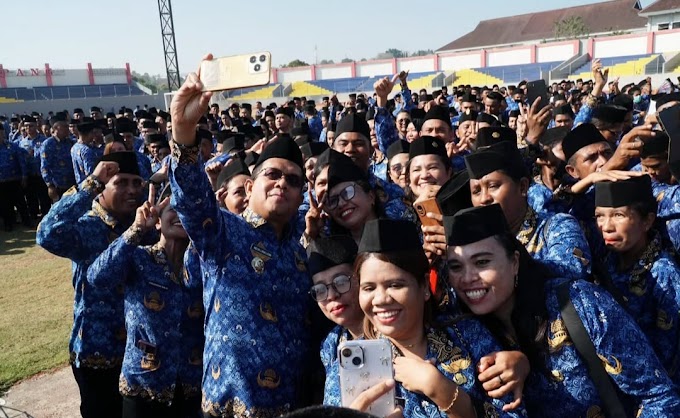 RESMI.! Gubernur Prov NTT, Melkiades Laka Lena Serahkan SK Pengangkatan untuk 5.480 PPPK, Formasi 2024.!