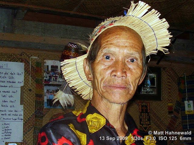 Kelabit man, portrait, headshot, Kelabit straw hat, Borneo, Sarawak, Kelabit Highlands, Bario