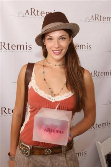 Hollywood Films Tall Actress Amanda Righetti Cute Pictures Gallery