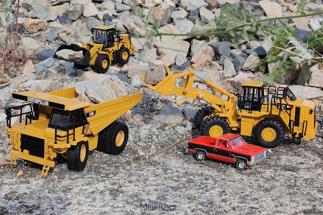 Des engins de chantier CAT au 1/64 par Diecast Masters - Mininches