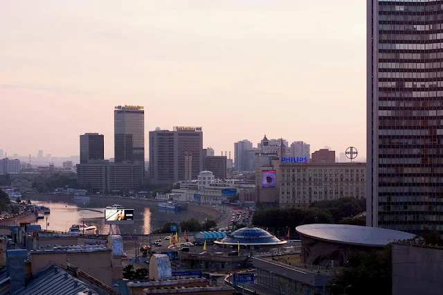 вид с крыши жилого дома на Новинском бульваре, Москва-река, Центр международной торговли
