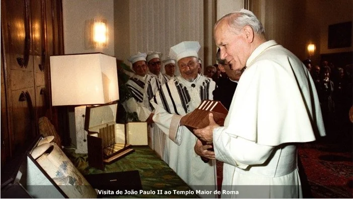 Há 35 anos, a histórica visita de São João Paulo II à Sinagoga de Roma