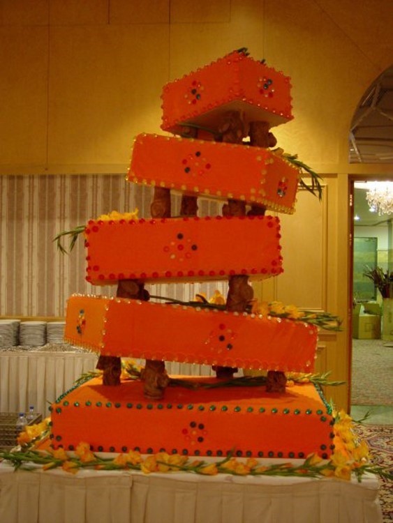 Massive orange wedding cake Posted by Ell at 124 PM 