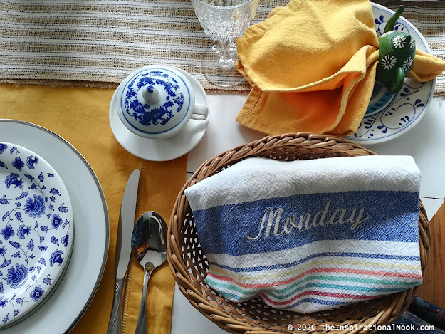 Blue and yellow table setting, breakfast, summer, easy, pretty tablescape, Country style