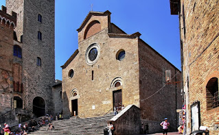 Fachada da Igreja Collegiatta em San Gimignano Itália