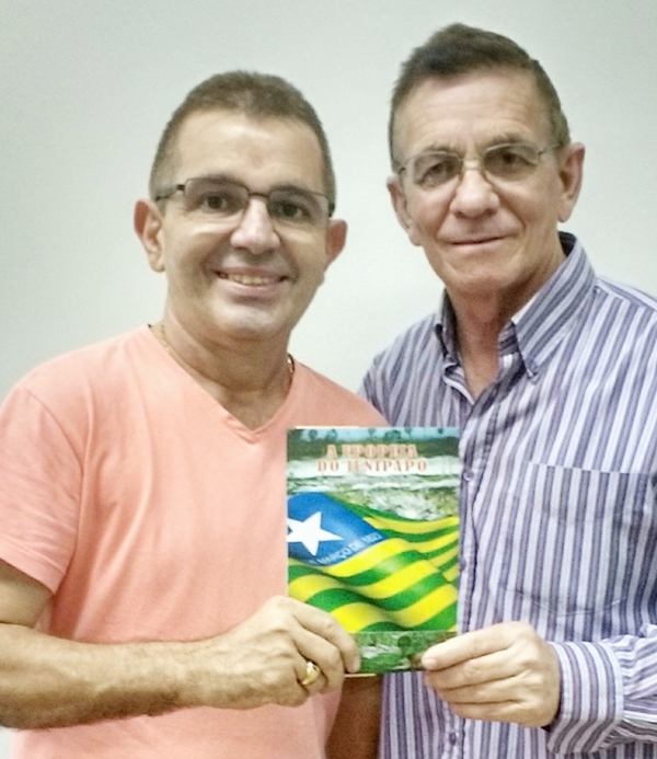 Historiadores Adrião Neto e João Passos discutem sobre a importância da igreja de Frecheira em Cocal na história do PI