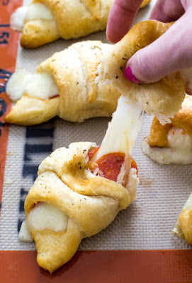 Brötchen mit Mozzarella und Paprikaschoten