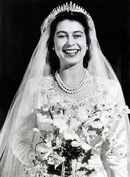 queen elizabeth wedding photo. queen elizabeth wedding gown.