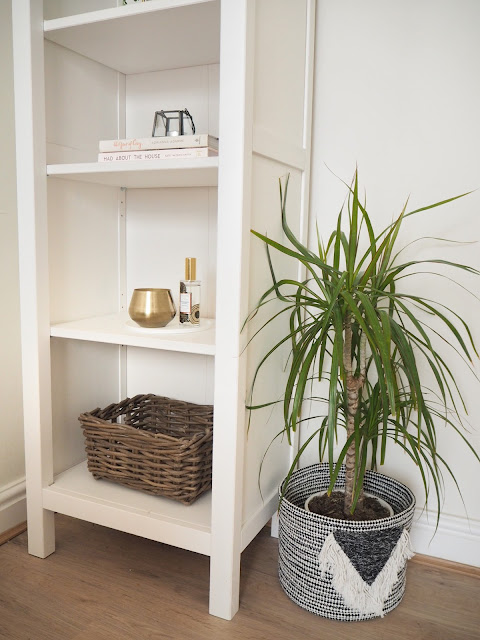 How to style an ikea hemnes bookcase shelf three ways. Home decor styling tips. Greenery and house plants, candles, books and accessories to create styled shelves. 