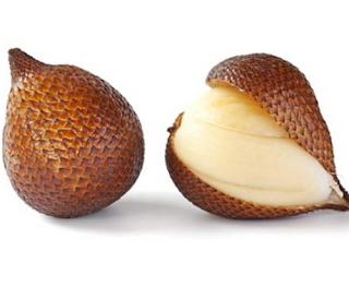 Salak adalah sejenis palma dengan buah yang biasa dimakan. Dalam bahasa Inggris disebut salak atau snake fruit, sementara nama ilmiahnya adalah Salacca zalacca. Buah ini disebut snake fruit karena kulitnya mirip dengan sisik ular. Khasiat Buah Salak Untuk Kesehatan dikarenakan Buah Salak memiliki banyak kandungan gizi, diantaranya yaitu energi, protein, karbohidrat, lemak, kalsium, fosfor, zat besi, vitamin C, serat, beberapa gram vitamin B dan mineral.    Buah salak identik dengan warna coklat pada kulitnya yang disertai dengan duri halus. Daging buahnya berwarna putih dengan biji buah berwarna sama seperti kulit buahnya. Rasa buah salak bervariasi, ada yang manis dan ada juga yang manis bercampur dengan sedikit asam namun tetap lezat untuk dinikmati. Apakah anda pernah bermimpi makan buah salak, atau mimpi membeli buah salak? Jika pernah, pas sekali di postingan ini akan membahas arti mimpi yang berhubungan dengan salak dan juga disertai angka jitunya, simak dibawah ini ya.