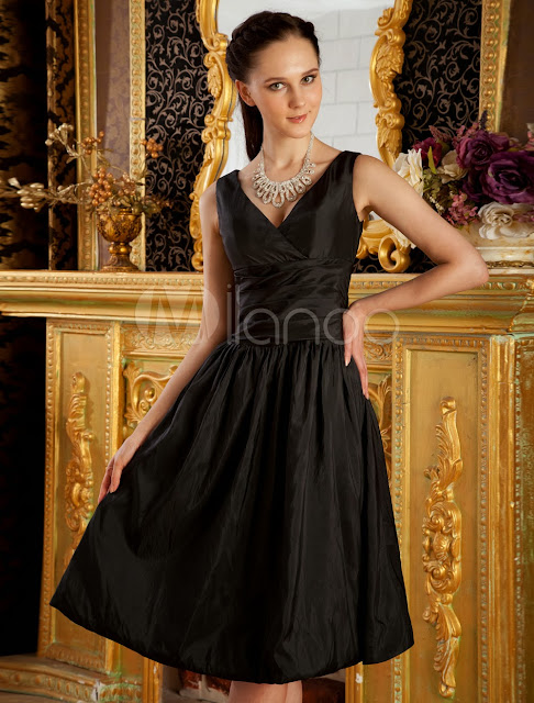 China Wholesale Clothes - Black V-Neck A-line Pleated Taffeta Bridesmaid Dress