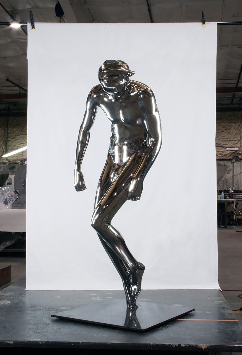 La figura humana toma forma en nuevas esculturas de acero, grafito y yeso de Emil Alzamora