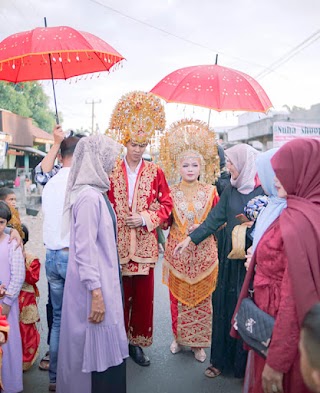 Tak Biasa Pernikahan Unik Di Sumbar Pengantin Pria Juga Memakai Suntiang