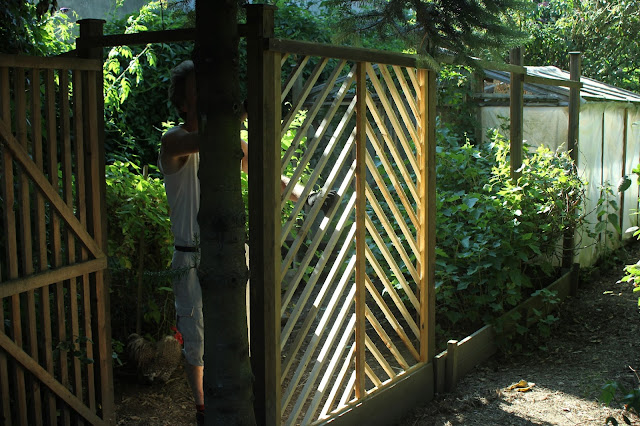 Homemade pallet wood trellis gazebo