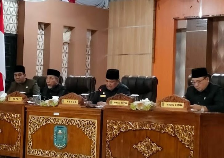 Bupati H.Mashuri Bersama Wabup Nilwan Yahya Sampaikan KUA PPAS 2023