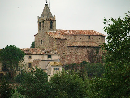 L'església romànica de Santa Maria de Vilanova des del Pont de Fusta