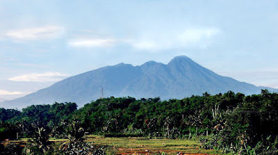 Gambar Gunung Salak dan Kawah Ratu Gunung Salak