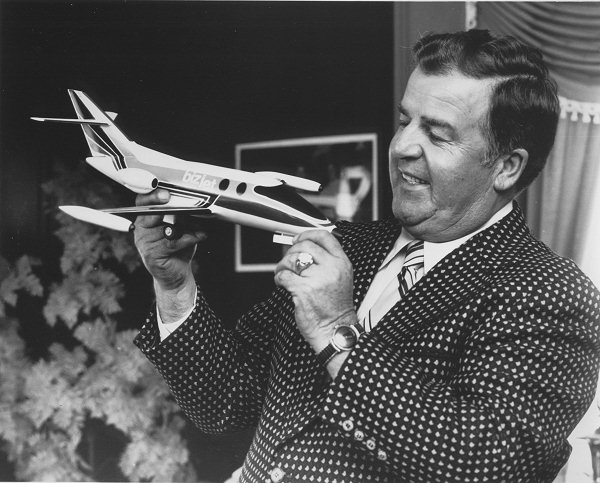 Tony Fox and Bizjet scale model