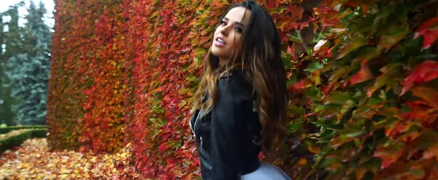 Becky G Premieres "Todo Cambio" Music Video