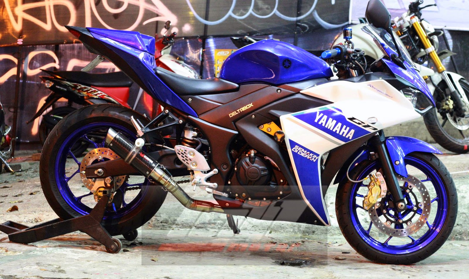 BLUSPIT MOTO BLOG Modifikasi Yamaha R25 Sporty Ala Layz 