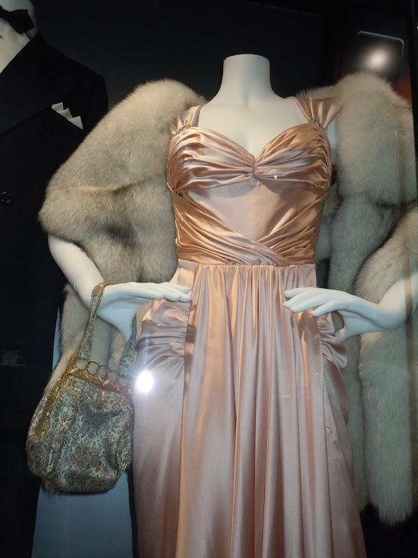 Maria Bello museum gown Mummy 3