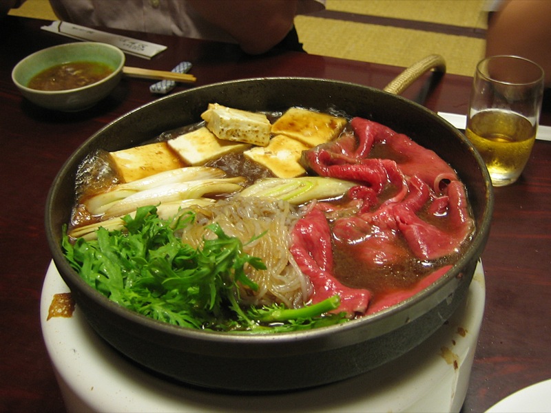 Fiksi dan Realitas Perbedaan sukiyaki dan shabu shabu