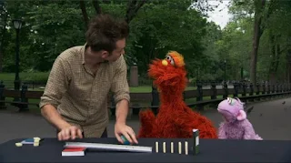 Murray and Ovejita, people in your neighborhood, kinetic artist Joseph Herscher, Sesame Street Episode 4319 Best House of the Year season 43