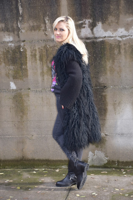 faux fur coat black faux fur coat how to wear faux fur coat outfits winter outfits fashion bloggers italy italian web influencer mariafelicia magno color block by felym fashion bloggers 