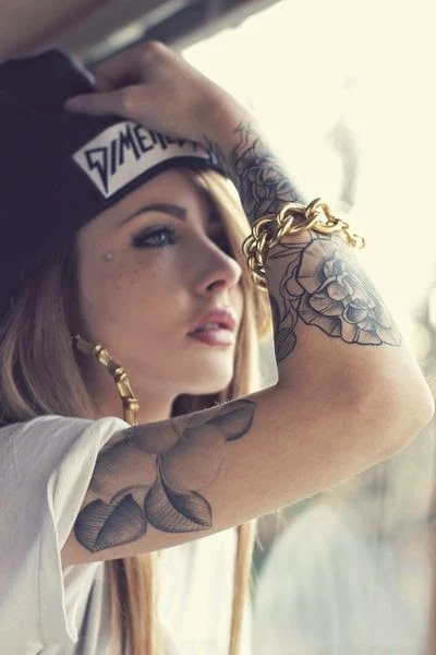Fotgrafía de una chica tatuada