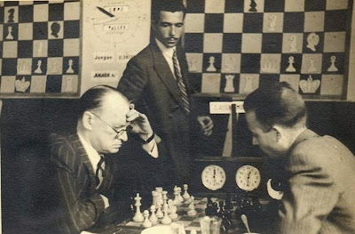 Partida de ajedrez Alekhine - Andrés Muñoz en 1945