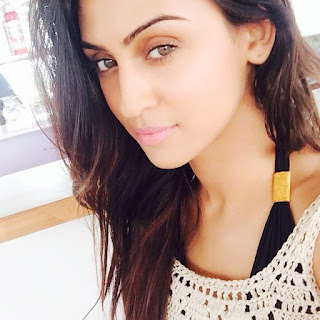 Krystle Dsouza Cute Smile Wallpaper