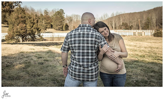  Liberty University Equestrian Center Maternity Family Sesssion