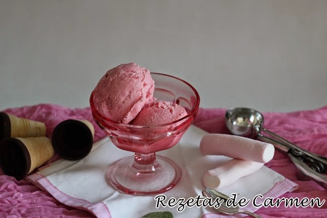 Helado de nube (nata y fresa)