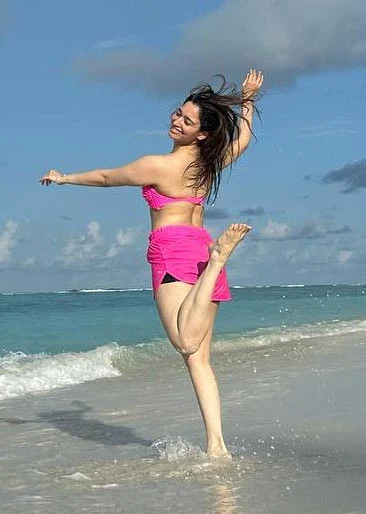 tamannaah pink bikini legs curvy actress