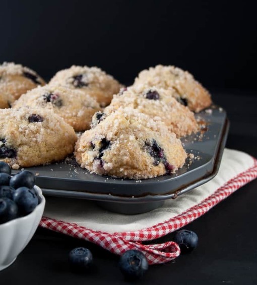 BAKERY STYLE BLUEBERRY STREUSEL MUFFINS