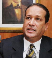 Siguen más  críticas al Senado por confundir fecha del natalicio del patricio Juan Pablo Duarte, Reynado pide excusas
