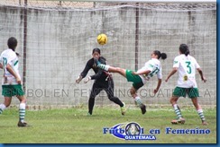 salto de tigre, katty evitando el gol en su arco