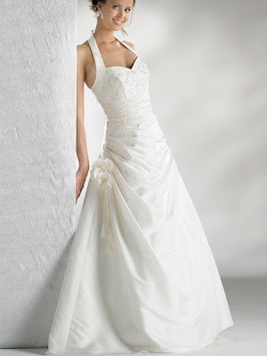 HALTER-WEDDING-DRESSES-:-FLATTERING-YOUR-FIGURE-WITH-HALTER-STYLE