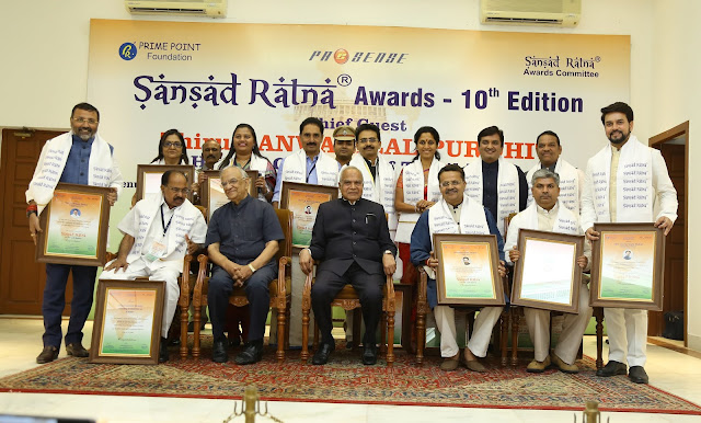 Sansad Ratna 2019 Awardees Sitting: L to R – Dr Veerappa Moily, T S Krishnamurthy, Hon’ble Governor of Tamil Nadu Sri Banwarilal Purohit, Bartruhari Mahtab, Ananda Bhaskar Rapolu Standing: L to R – Nishikant Dubey, Rajani Patil, Dr Heena Gavit, N K Premachandran, Rajeev Shankarrao Satav,    Supriya Sule, Dhananjay Bhimrao Mahadik, Shrirang Appa Barne, Anurag Thakur