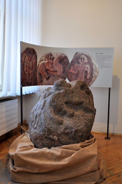 głaz z Leźna z przedstawieniami mitologicznymi słowian