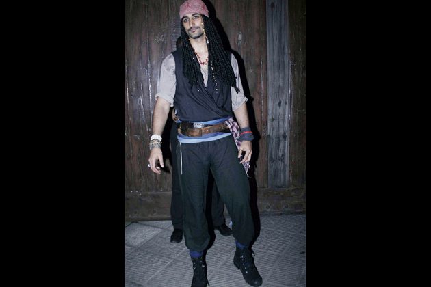 Hrithik's Halloween party stills & pics event pictures