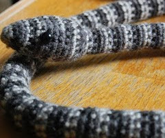 http://translate.googleusercontent.com/translate_c?depth=1&hl=es&rurl=translate.google.es&sl=en&tl=es&u=http://armyofowls.blogspot.com.es/2011/11/crocheted-snake.html&usg=ALkJrhijk3GCSNFYIJFvDn7xlU2GFSKEkw