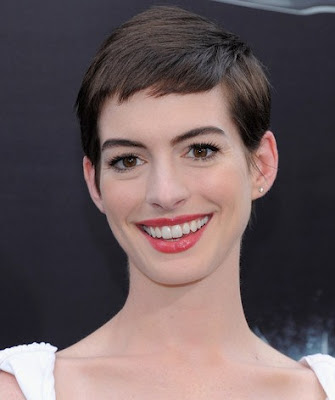 Anne Hathaway Short Haircut on Anne Hathaway Pixie Short Haircut Anne Hathaway The Dark Knight Rises