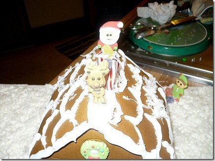 Gingerbreadhouse12-19-11f