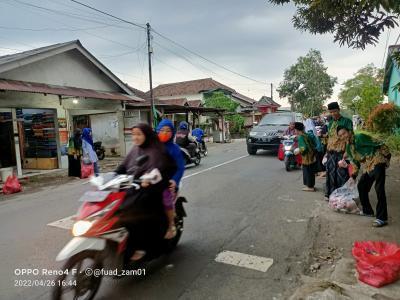 Ranting IPNU IPPNU Wonokoyo Bagi Takjil dan Buka Bersama On The Road