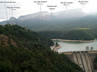 Vistes del Penyal de la Força i dels cingles de Tavertet des del petit mirador de la carena