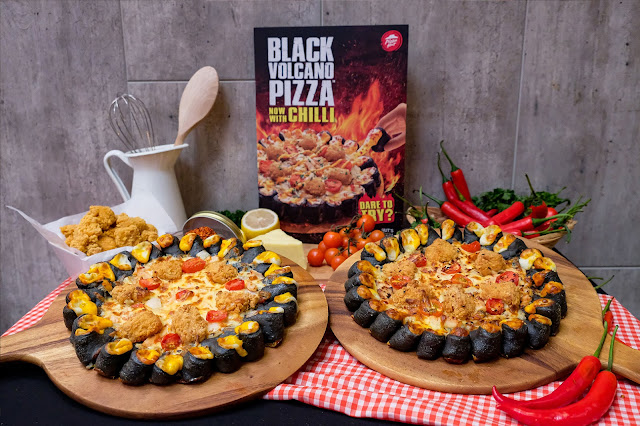 Nikmati Rasa Pedas Black Volcano Pizza With Chilli  Di Pizza Hut 