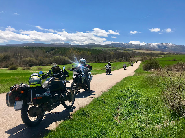 bmw f800gs trail el muyo pueblos negros rojos