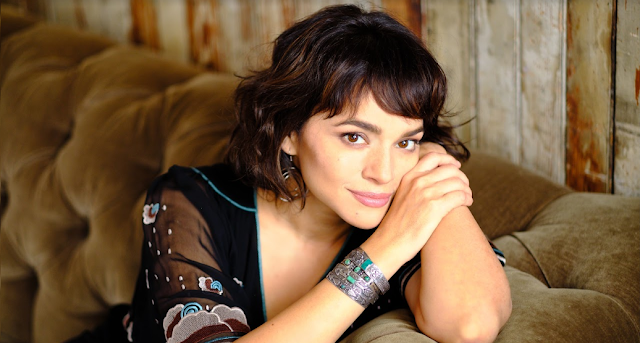 Norah Jones vem para o Brasil! a cantora anunciou nova turnê pela América do Sul